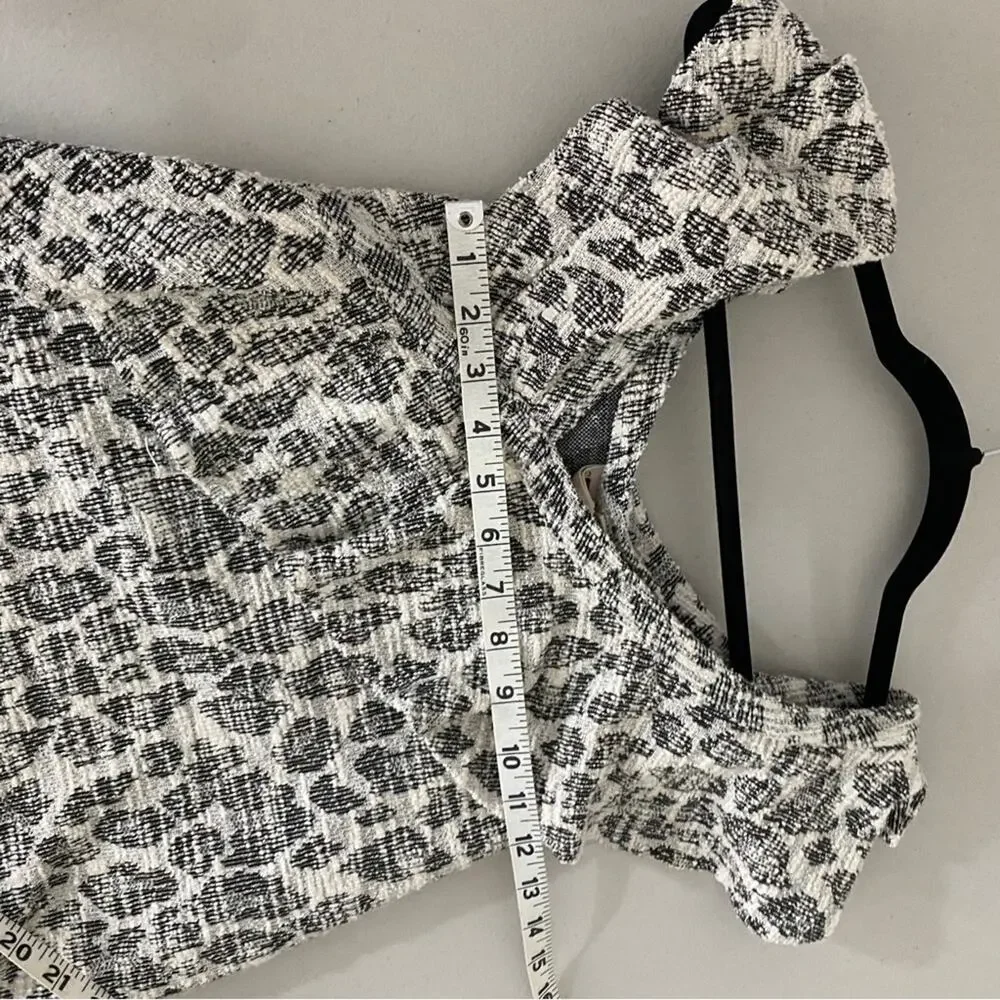Anthropologie Dolan Savannah Ruffled Blouse Gray White Snow Leopard Print XS - Picture 5 of 9
